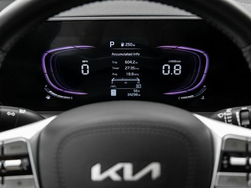 Used 2024 Kia Telluride S image 14