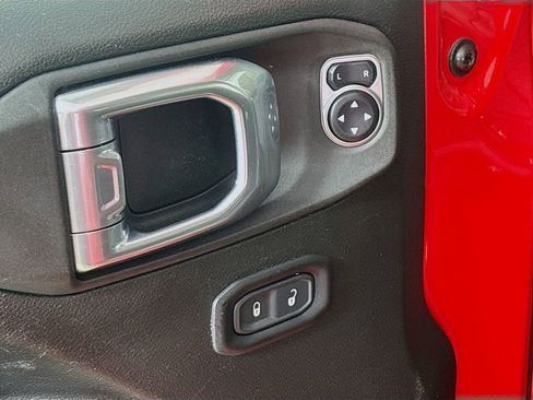Used 2024 Jeep Wrangler Unlimited Rubicon AWD/4WD image 17