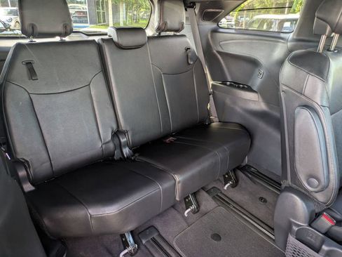 Used 2025 Toyota Sienna Platinum FWD image 30