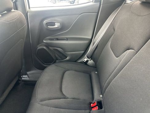 Used 2023 Jeep Renegade Latitude AWD/4WD image 31
