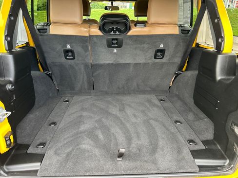 Used 2021 Jeep Wrangler Unlimited Rubicon w/ Cold Weather Group AWD/4WD image 13