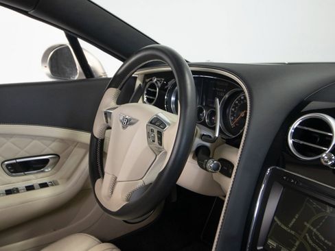 Used 2017 Bentley Continental GT image 46
