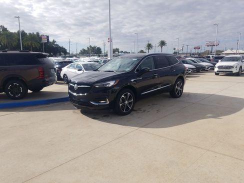 Used 2021 Buick Enclave Essence w/ Sport Touring Edition image 3