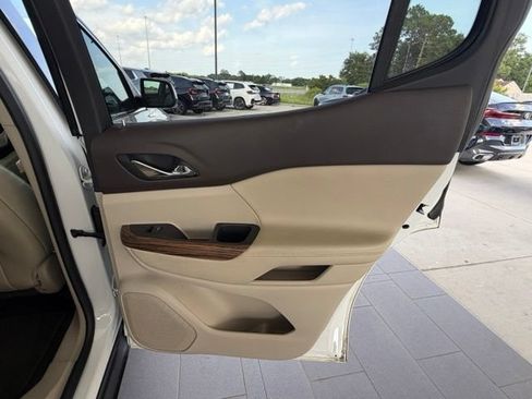 Used 2019 GMC Acadia Denali w/ Technology Package FWD image 34