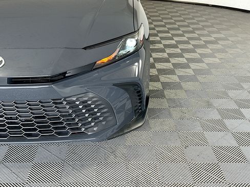 Used 2025 Toyota Camry SE FWD image 9