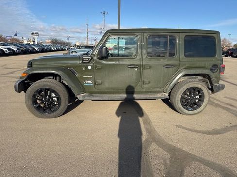 Used 2022 Jeep Wrangler Unlimited Sahara w/ Cold Weather Group image 7