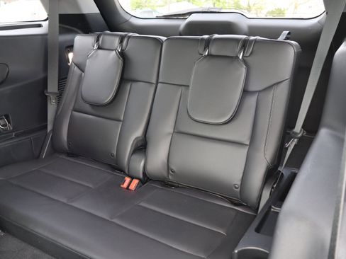 Used 2023 Ford Explorer XLT w/ Equipment Group 202A image 12