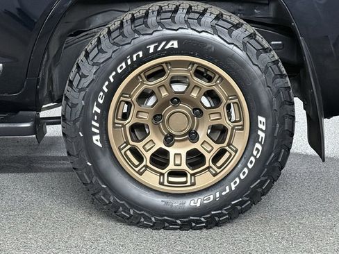 Used 2016 Toyota Land Cruiser image 14