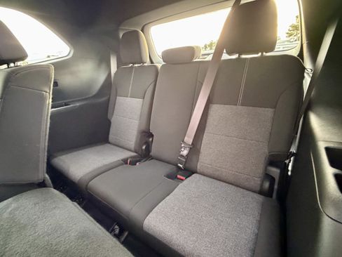 Used 2025 GMC Acadia Elevation image 18