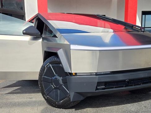 Used 2024 Tesla Cybertruck AWD Crew Cab image 15