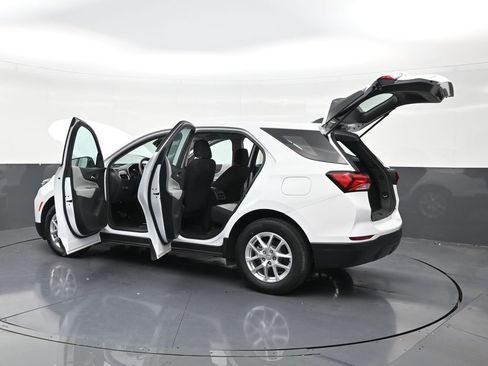 Used 2022 Chevrolet Equinox LS FWD image 32