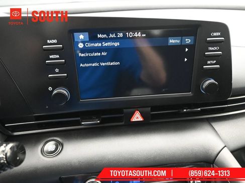 Used 2025 Hyundai Elantra Sport FWD image 17
