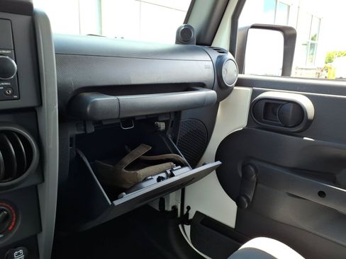 Used 2009 Jeep Wrangler X AWD/4WD image 13