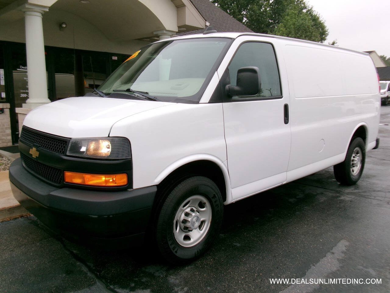 Used 2020 Chevrolet Express 3500 w/ Driver Convenience Package RWD image 1