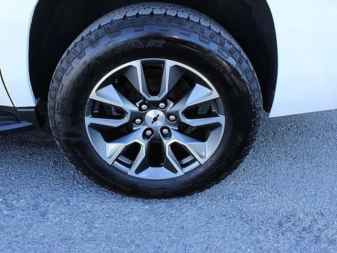 Used 2018 Chevrolet Suburban LS w/ All-Season Package image 9