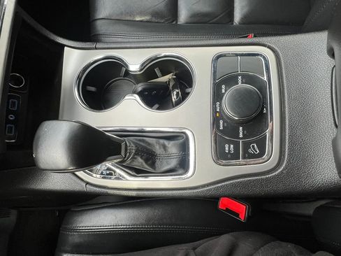 Used 2021 Jeep Grand Cherokee Limited image 25