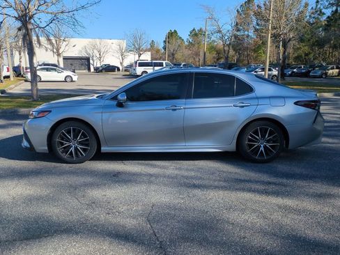 Certified 2022 Toyota Camry SE image 8