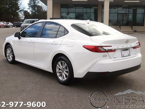 Used 2025 Toyota Camry LE image 5