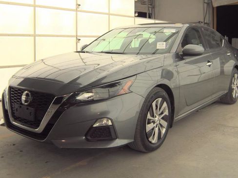Used 2022 Nissan Altima 2.5 S image 2