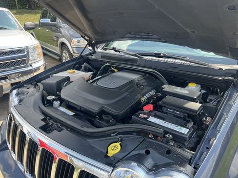 Used 2010 Jeep Grand Cherokee Limited w/ Trailer Tow Group IV AWD/4WD image 13