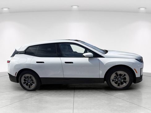 Used 2023 BMW iX xDrive50 AWD/4WD image 3