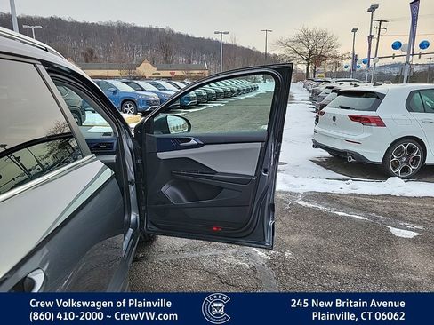 Certified 2022 Volkswagen Taos SE image 40