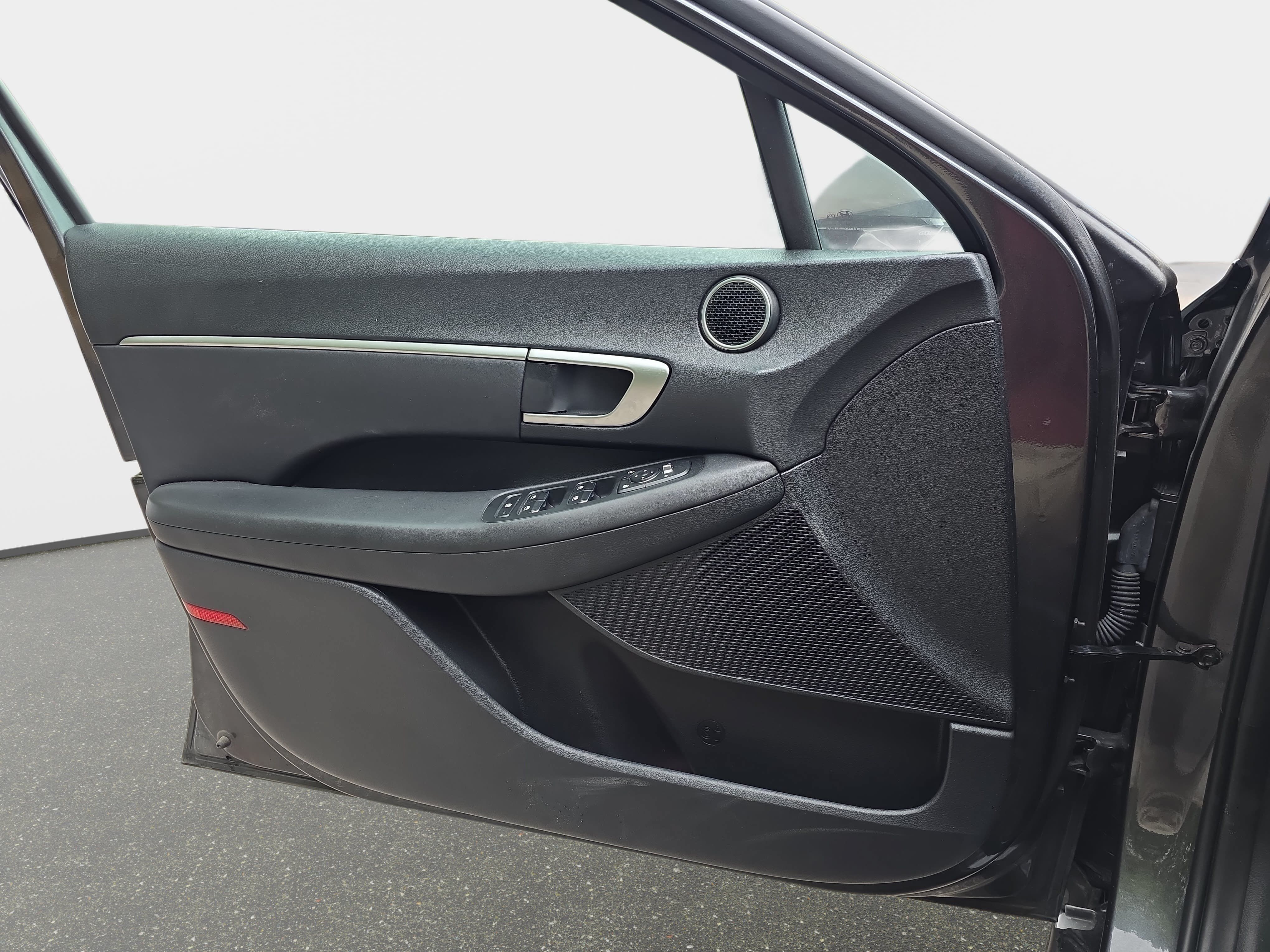 Used 2025 Hyundai Sonata SEL FWD image 13