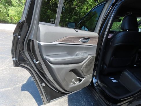 New 2025 Jeep Grand Cherokee Limited w/ Luxury Tech Group II image 24