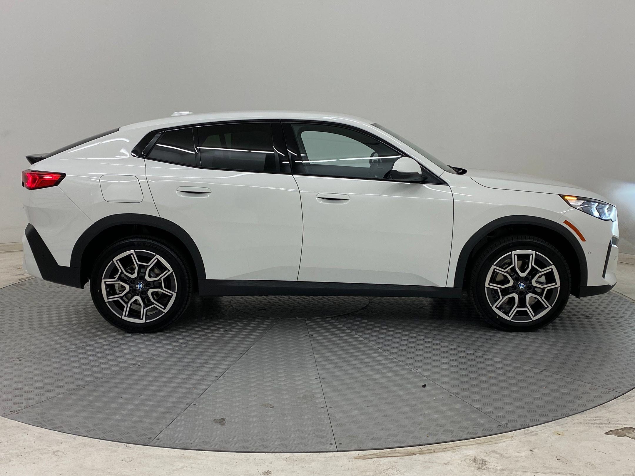 Used 2026 BMW X2 xDrive28i w/ Convenience Package AWD/4WD image 7