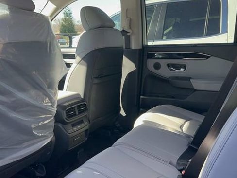 New 2025 Honda Pilot EX-L image 10
