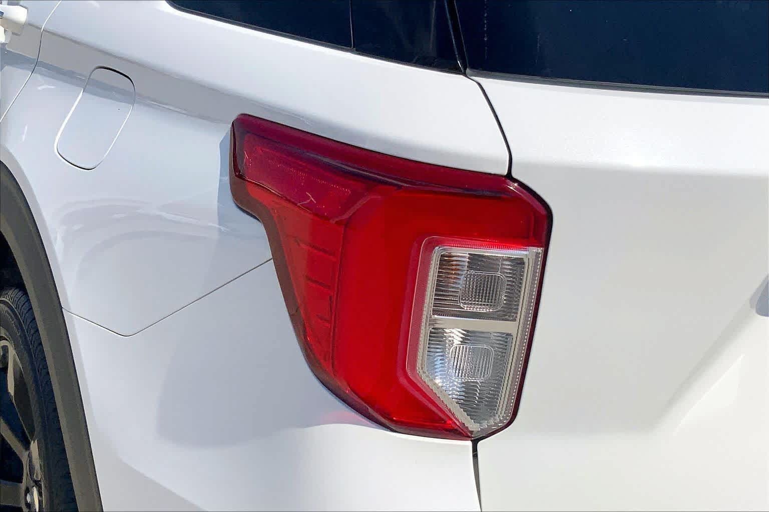 Used 2020 Ford Explorer Platinum w/ Premium Technology Package AWD/4WD image 28