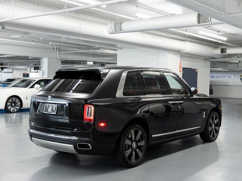Certified 2024 Rolls-Royce Cullinan AWD/4WD image 8