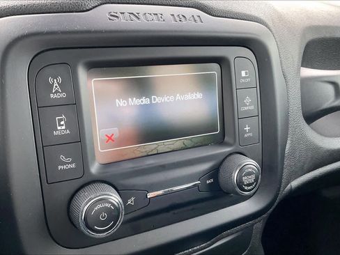 Used 2016 Jeep Renegade Latitude image 32