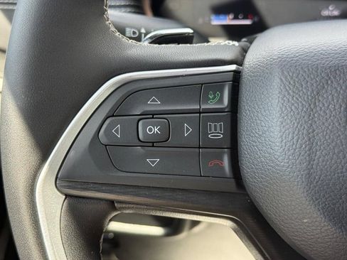 Used 2024 Jeep Grand Cherokee Laredo w/ Luxury Tech Group I AWD/4WD image 16