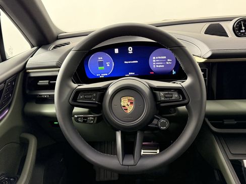 Certified 2025 Porsche Macan 4S Electric AWD/4WD image 11