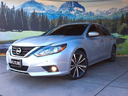 Used 2016 Nissan Altima 3.5 SL w/ 3.5 Technology Package