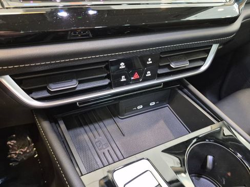 Used 2025 Volkswagen Atlas SE FWD image 21