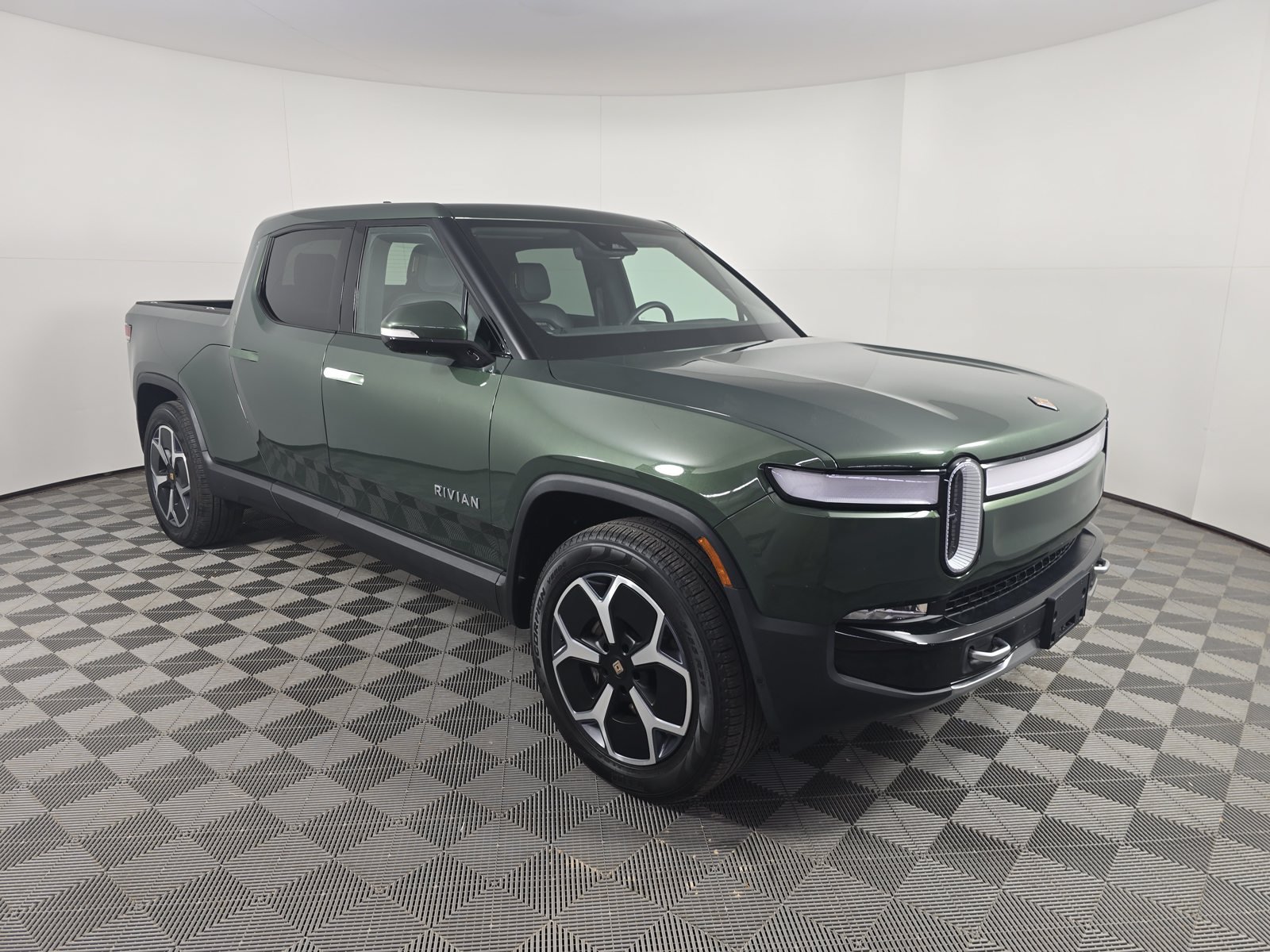 Used 2024 Rivian R1T Adventure Dual AWD/4WD image 7