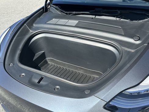 Used 2021 Tesla Model Y Long Range image 13