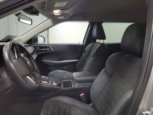 Used 2022 Mitsubishi Outlander SE image 12