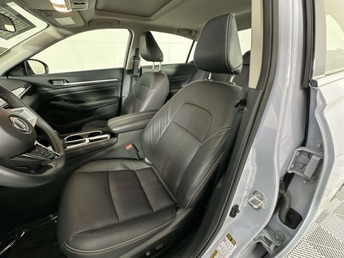 Used 2025 Nissan Altima 2.5 SR w/ SR Premium Package FWD image 11
