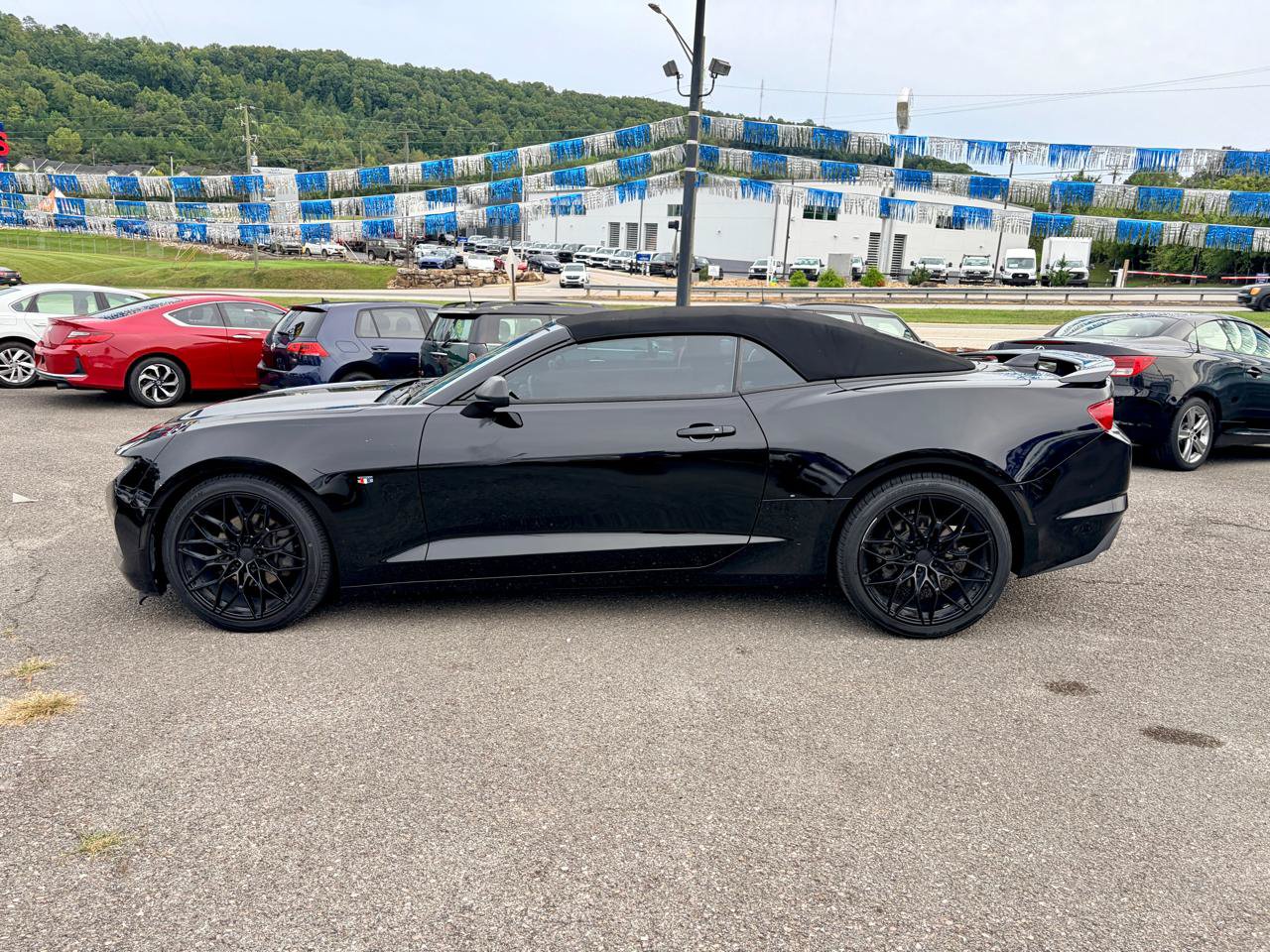 Used 2019 Chevrolet Camaro LT RWD image 4