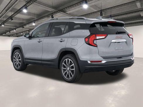 Used 2024 GMC Terrain SLT FWD image 8