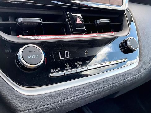 Certified 2026 Toyota Corolla Cross LE FWD image 32