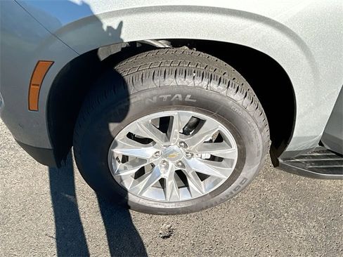 New 2025 Chevrolet Suburban Premier image 33