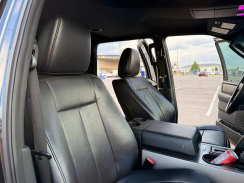 Used 2015 Ford Expedition XLT w/ Equipment Group 202A RWD image 21