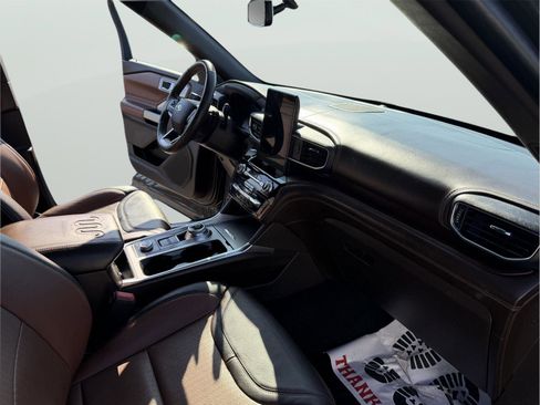 Certified 2021 Ford Explorer King Ranch w/ Premium Technology Package image 20