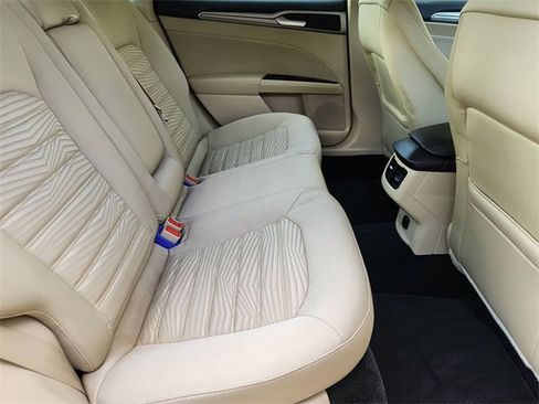 Used 2016 Ford Fusion SE image 24