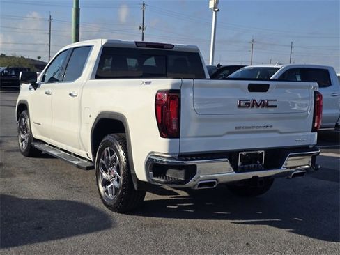 New 2026 GMC Sierra 1500 SLT image 7