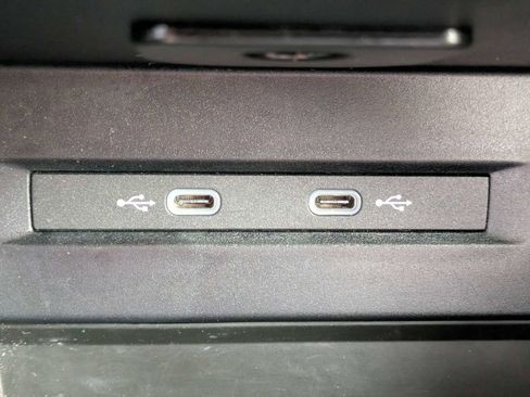 Used 2025 Volkswagen Taos SE w/ Panoramic Sunroof Package image 29